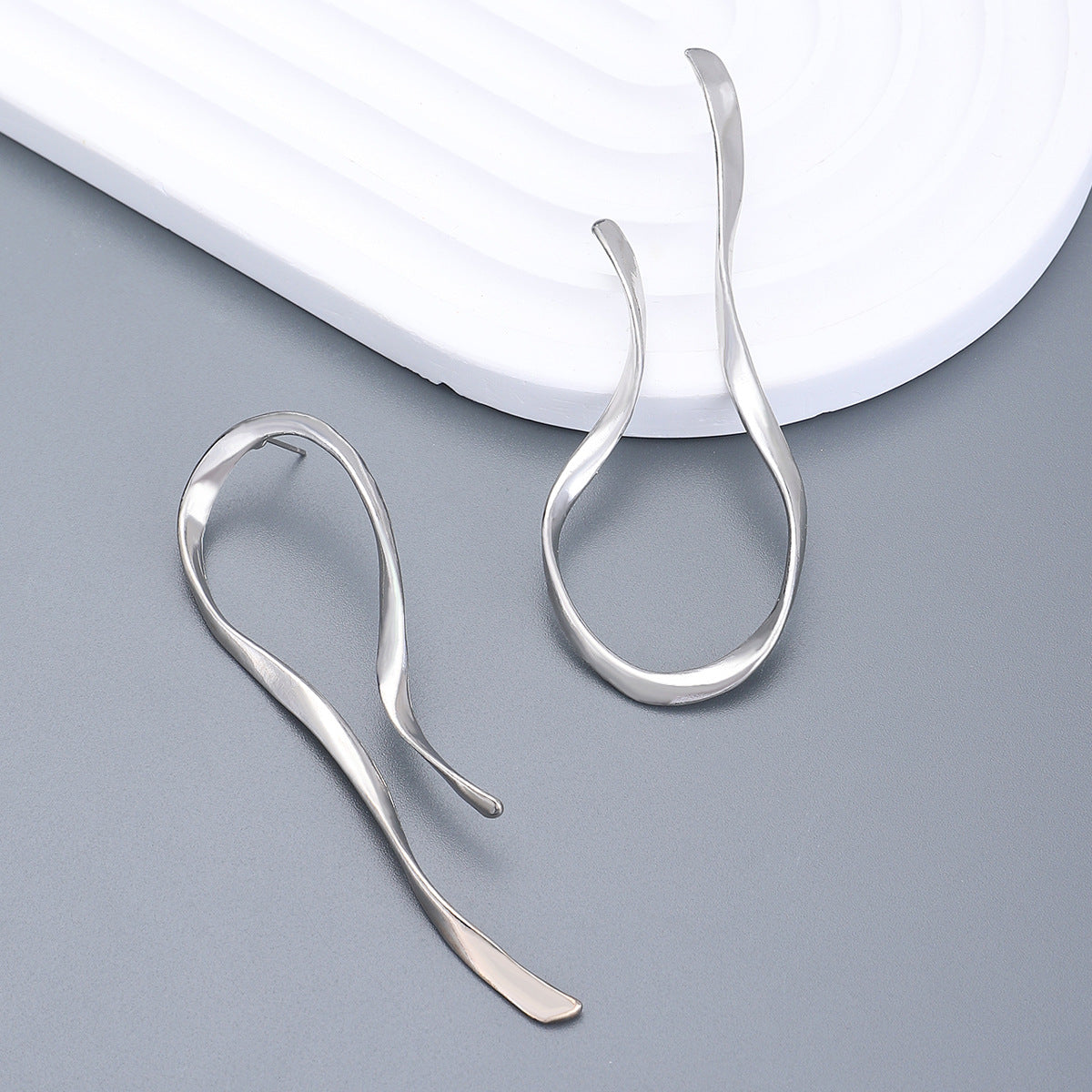 Wholesale Asymmetrical Linear Earrings Alloy Earrings for Women